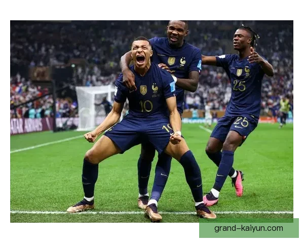 姆巴佩在2024年自由转会市场备受关注，未来去向尚待揭晓